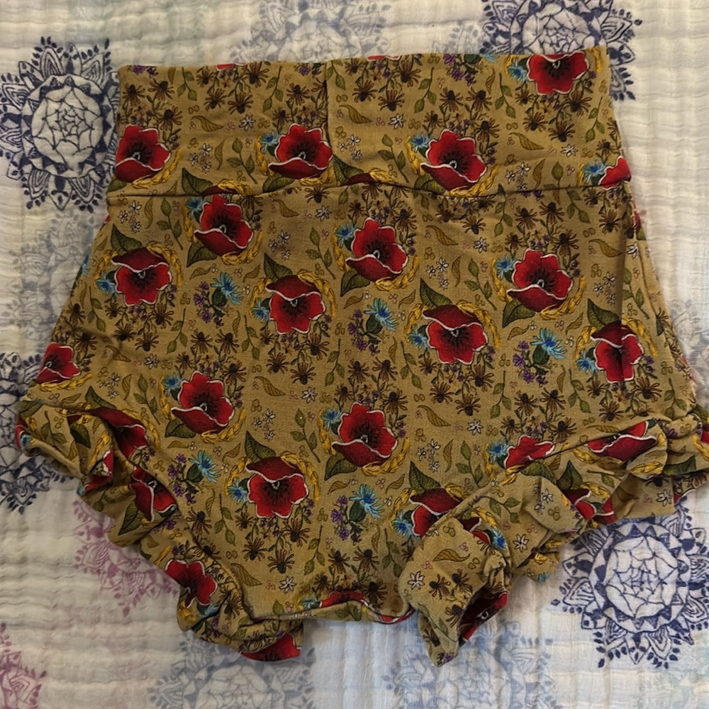 Cute bamboo bloomies in a brown/ mustard color with a pretty floral print size 3 - Picture 4 of 4